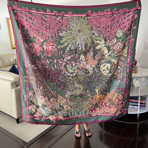 Unicorn Silk Colorful Floral Large Scarf Wrap 52 x 52 Spain - Picture 5 of 9